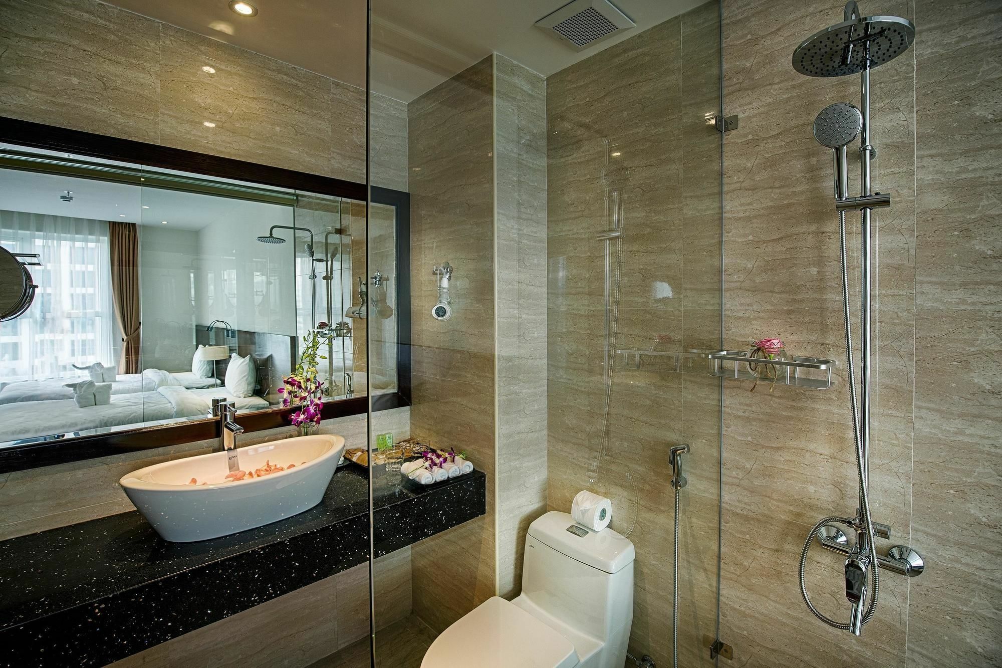 Sofia Suite Hotel Danang Bagian luar foto